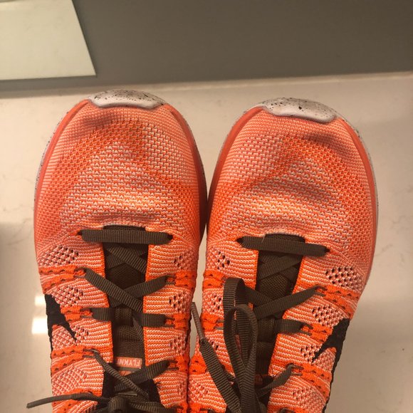 EUC Nike Flyknit 8 Runners Size 8 - Picture 4 of 7